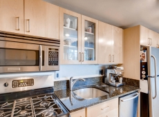 533 NE Holladay St Unit 304-large-015-15-Kitchen-1499x1000-72dpi